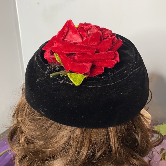 . Vintage Velvet Fascinator Hat - Red Rose Top Black Velvet Hat - Picture 3 of 5